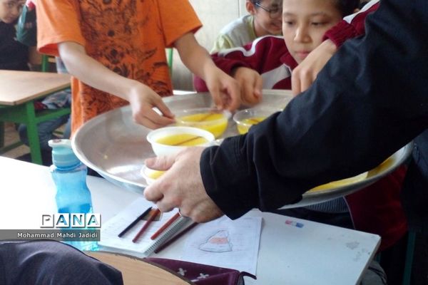 پخش نذری به‌مناسبت شهادت حضرت زهرا (س)