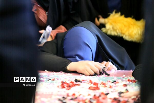 استقبال دانش‌آموزان از شهدای گمنام