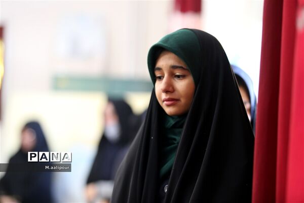 استقبال دانش‌آموزان از شهدای گمنام