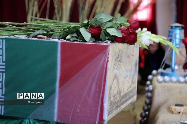 استقبال دانش‌آموزان از شهدای گمنام