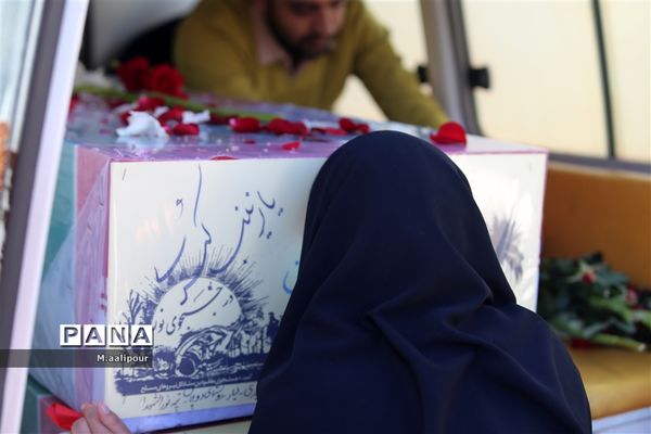 استقبال دانش‌آموزان از شهدای گمنام