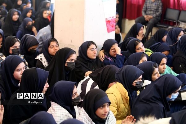 استقبال دانش‌آموزان از شهدای گمنام