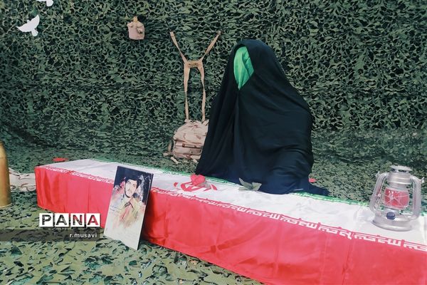 یادواره شهدا با حضور شهید گمنام در دبیرستان سید احمد فاتحی ۲ قم