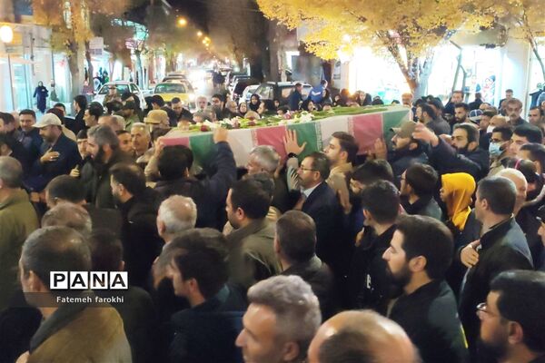 تشییع پیکر مطهر شهید گمنام بر دوش نماز گزاران شهرستان آباده