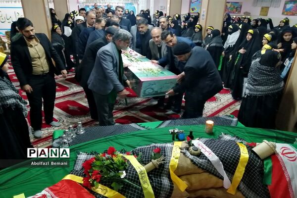 استقبال از پیکر مطهر شهید گمنام در مدرسه شاهد مریم قم