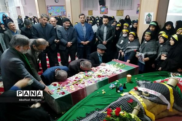 استقبال از پیکر مطهر شهید گمنام در مدرسه شاهد مریم قم