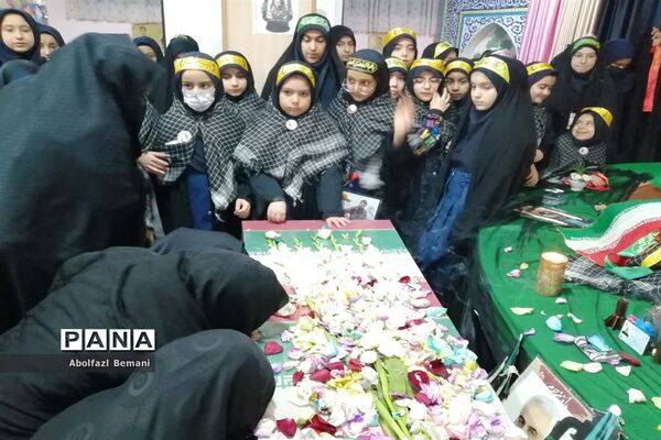 استقبال از پیکر مطهر شهید گمنام در مدرسه شاهد مریم قم