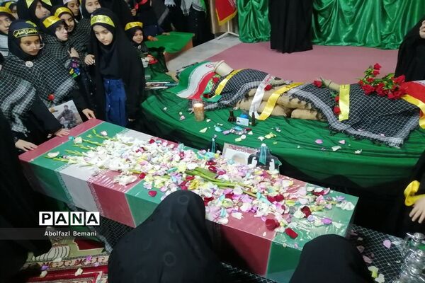 استقبال از پیکر مطهر شهید گمنام در مدرسه شاهد مریم قم