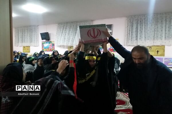 استقبال از پیکر مطهر شهید گمنام در مدرسه شاهد مریم قم
