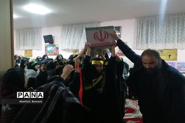 استقبال از پیکر مطهر شهید گمنام در مدرسه شاهد مریم قم