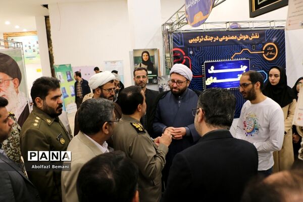 بازدیدرئیس بنیاد حفظ آثار و نشر ارزش‌های دفاع مقدس از تولیدات فناورانه دانش‌آموزان در قم