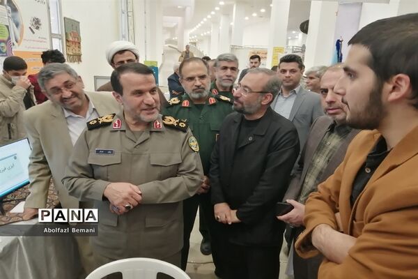 بازدیدرئیس بنیاد حفظ آثار و نشر ارزش‌های دفاع مقدس از تولیدات فناورانه دانش‌آموزان در قم