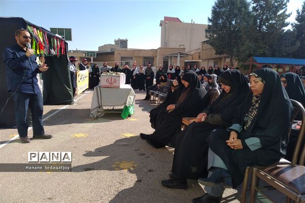 دبیرستان دخترانه فرزانگان 3 ناحیه 3 شیراز میزبان شهید گمنام شد