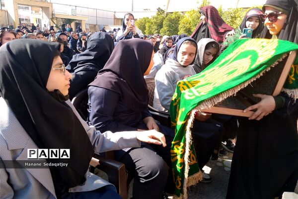 دبیرستان دخترانه فرزانگان 3 ناحیه 3 شیراز میزبان شهید گمنام شد