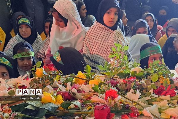 استقبال مردم شهر سورمق از پیکر مطهر شهید گمنام