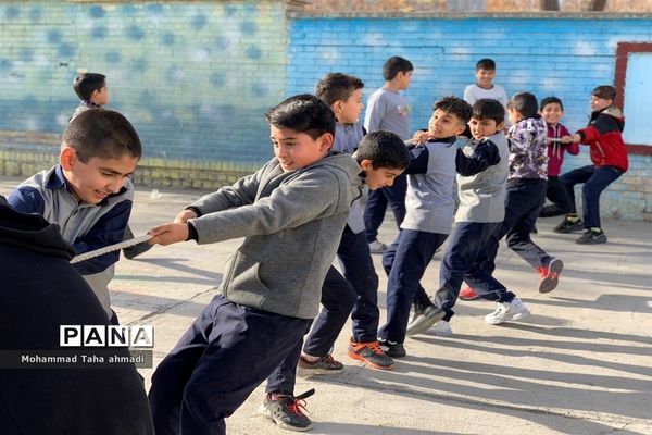 اجرای طرح مدام درمدرسه معلم شهرآشخانه