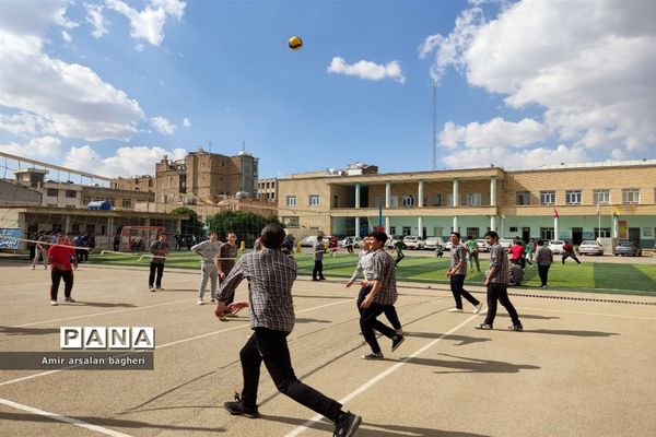 برگزاری المپیاد ورزشی درون مدرسه‌ای در دبیرستان نمازی
