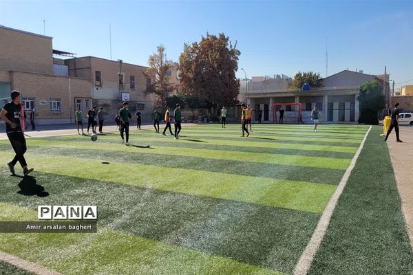 برگزاری المپیاد ورزشی درون مدرسه‌ای در دبیرستان نمازی