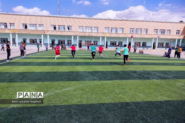 برگزاری المپیاد ورزشی درون مدرسه‌ای در دبیرستان نمازی