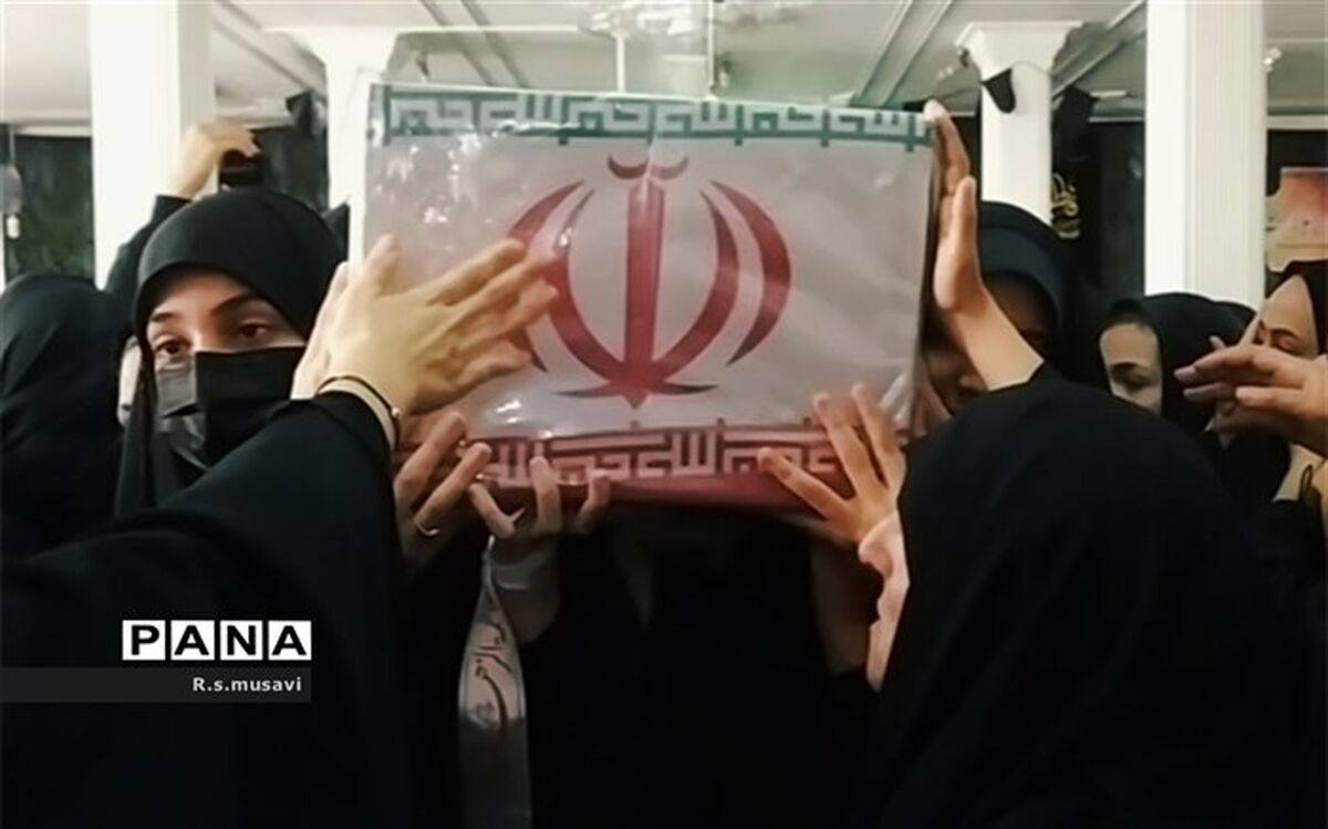 مراسم یادواره شهدا با حضور پیکر شهید گمنام در دبیرستان سید‌احمد فاتحی‌ ۲ قم