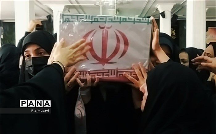 مراسم یادواره شهدا با حضور پیکر شهید گمنام در دبیرستان سید‌احمد فاتحی‌ ۲ قم