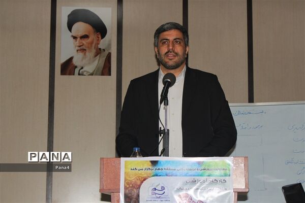 کارگاه آموزشی طرح هر مدرسه یک خبرنگار  ویژه مدارس دخترانه مقطع متوسطه آموزش و پرورش منطقه۴