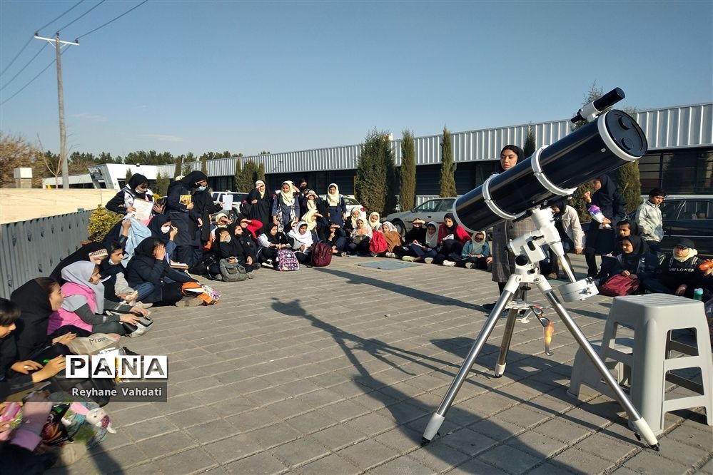 بازدید دانش‌آموزان دبستان شهید خلیل طهماسبی از مجموعه انگاریوم و افلاک نمای دانشگاه فردوسی مشهد