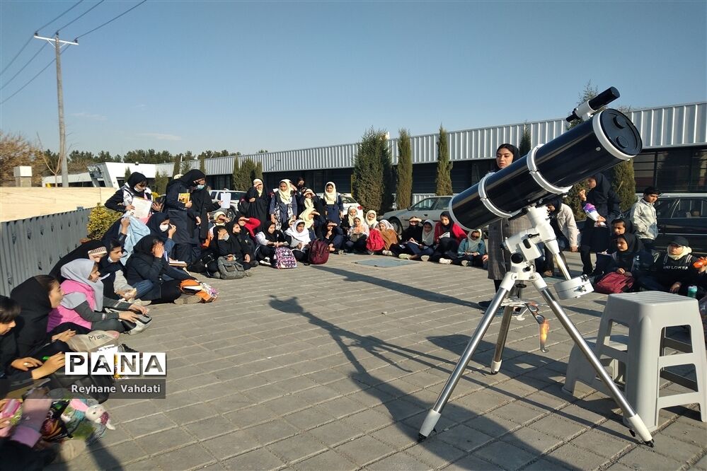 بازدید دانش‌آموزان دبستان شهید خلیل طهماسبی از مجموعه انگاریوم و افلاک نمای دانشگاه فردوسی مشهد