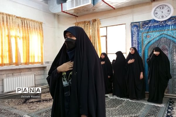 تشییع شهید گمنام در دبیرستان فرزانگان شهیده حسنی سعدی ناحیه چهار استان قم