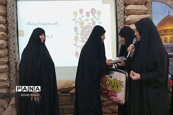 تشییع شهید گمنام در دبیرستان فرزانگان شهیده حسنی سعدی ناحیه چهار استان قم