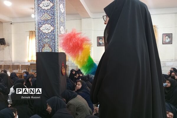 تشییع شهید گمنام در دبیرستان فرزانگان شهیده حسنی سعدی ناحیه چهار استان قم