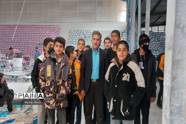 بازدید دانش‌آموزان دبیرستان بصیری۲ از شهرک صنعتی