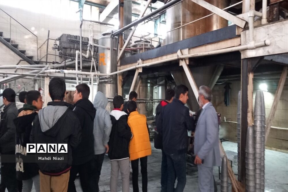 بازدید دانش‌آموزان دبیرستان بصیری۲ از شهرک صنعتی