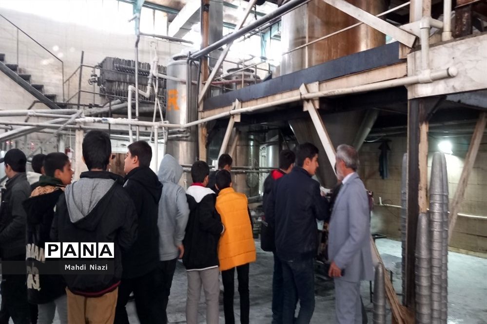 بازدید دانش‌آموزان دبیرستان بصیری۲ از شهرک صنعتی