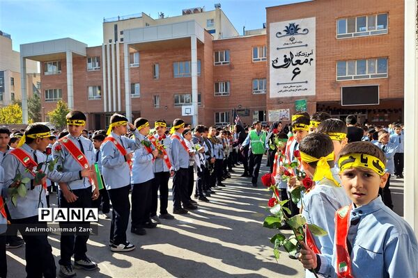 تشییع شهید گمنام در دبستان معارف 6 ناحیه 3 شیراز