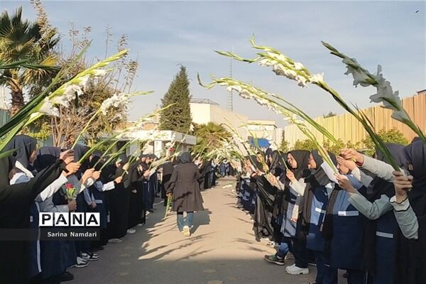 وداع با شهید گمنام در دبیرستان امام حسن عسکری2 ناحیه 3 شیراز