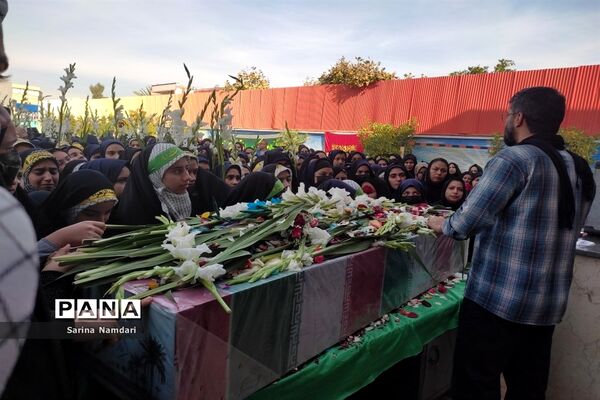 وداع با شهید گمنام در دبیرستان امام حسن عسکری2 ناحیه 3 شیراز