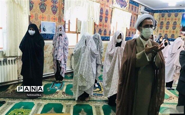 تشویق به برپایی نماز‌ باید در خانه شروع و در مدرسه تقویت شود