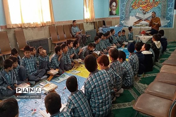 محفل انس با قرآن درآموزشگاه شیخ جنید شهرستان پیشوا