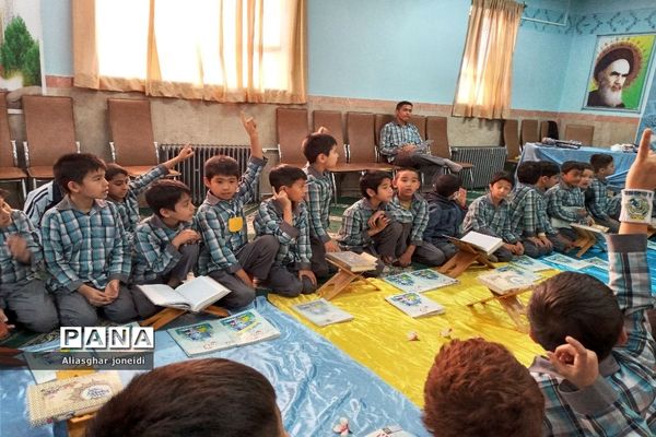 محفل انس با قرآن درآموزشگاه شیخ جنید شهرستان پیشوا