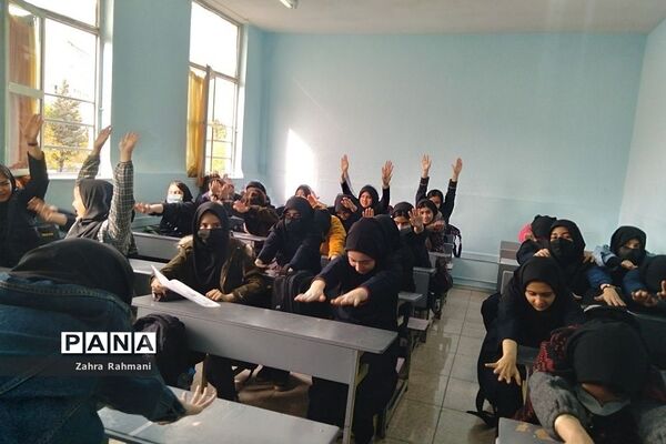 افزایش سلامتی با اجرای طرح آهن‌یاری و حرکات کششی در دبیرستان حجاب ناحیه یک ری