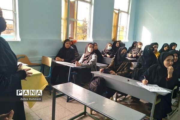 افزایش سلامتی با اجرای طرح آهن‌یاری و حرکات کششی در دبیرستان حجاب ناحیه یک ری