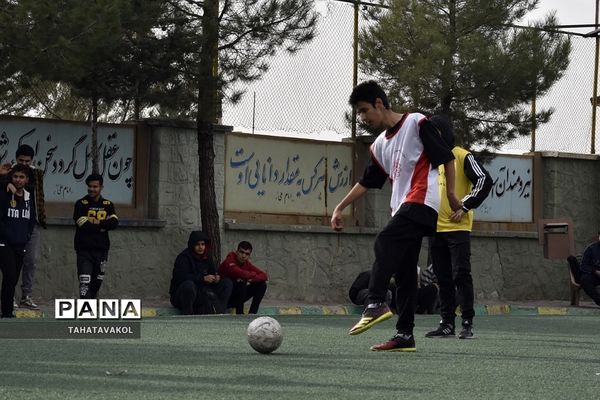 مسابقه فوتبال مدرسه ای به‌مناسبت هفته تربیت بدنی در شهرستان پردیس
