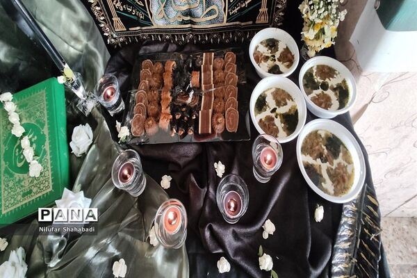 نذری دانش‌آموزی به‌مناسبت شهادت حضرت زهرا(س) در مدرسه ابتدایی امام حسین ملارد