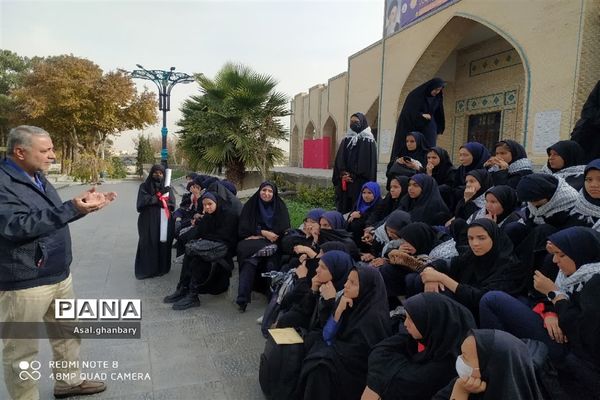 برگزاری نماز وحدت مدارس ناحیه ۴ در گلستان شهدا