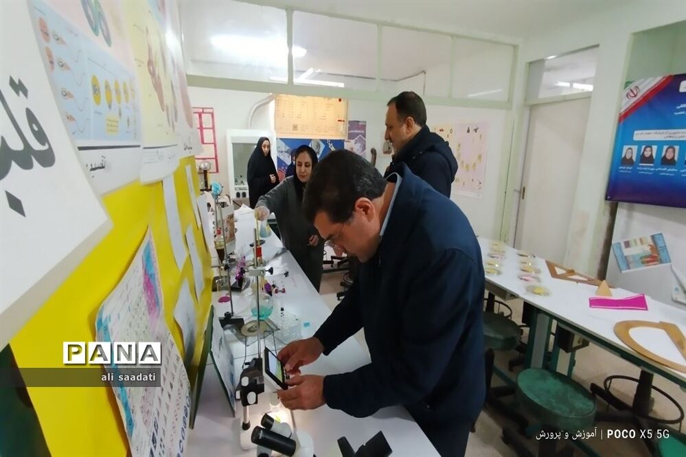 بازید مدیر آموزش و‌ پرورش شهرستان کلات از نمایشگاه هفته پژوهش و فناوری پژوهشسرای ابوریحان
