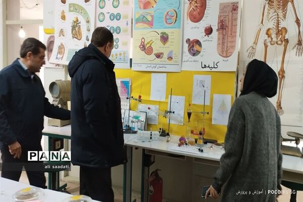 بازید مدیر آموزش و‌ پرورش شهرستان کلات از نمایشگاه هفته پژوهش و فناوری پژوهشسرای ابوریحان