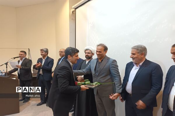 تجلیل از معلمان و دانش‌آموزان پژوهشگر شهرستان بهبهان