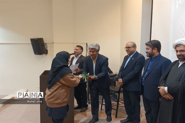 تجلیل از معلمان و دانش‌آموزان پژوهشگر شهرستان بهبهان