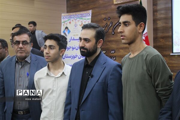 نشست نخبگان نوجوان خوزستان با معاون جوانان وزیر ورزش
